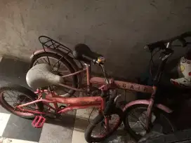 DiJual sepeda anak msih lumyan bagus .ada 2 sepeda ya.