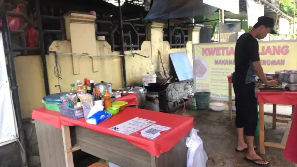 Chef koki tukang masak masakan chiness food lapak kaki lima.
