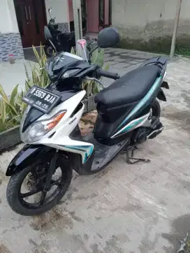 Yamaha Xeon Karbu Putih Glosyy