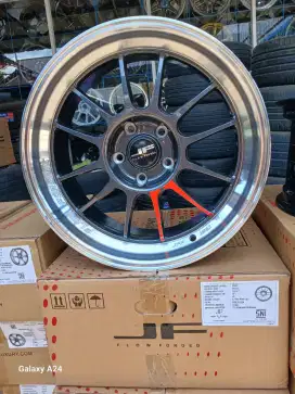 Venom5 buzz jf luxury ring 18x8,5 5x114,3 ET 40 innova xpander