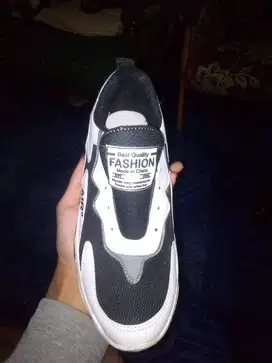 JUAL SEPATU MULUS