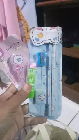 Peralatan sekolah