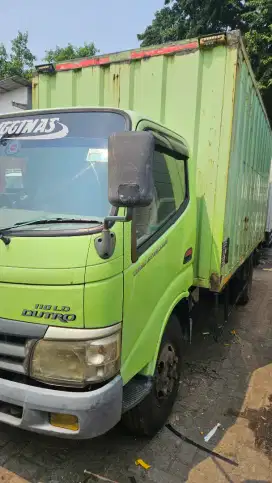 Hino dutro 110 SDL engkel long 4 roda bok besi jumbo thn 2012