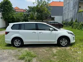 Mazda 8 2012 low km