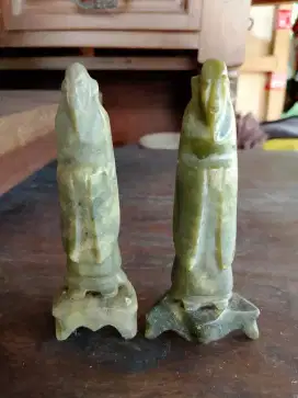 Patung batu giok sepasang