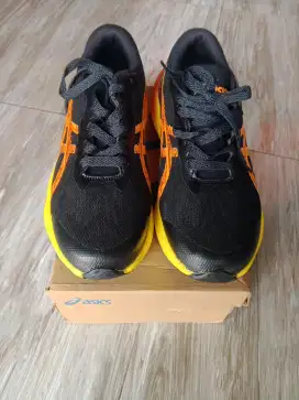 Sepatu Olahraga Asics