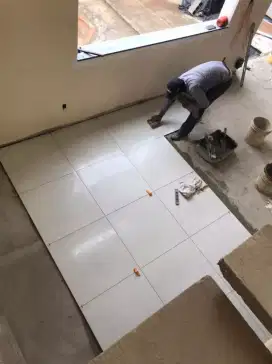 Pasang keramik lantai