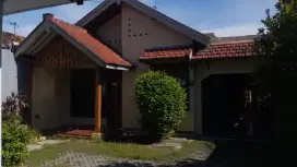 Dijual BU 595jt Rumah Luas Lokasi Stategis Dekat Pusat Kota