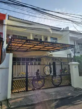 Disewa Rumah 2 1/2 Lantai + Furnished Jakarta Timur