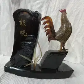Patung Pajangan Ayam Jago dari Tanduk