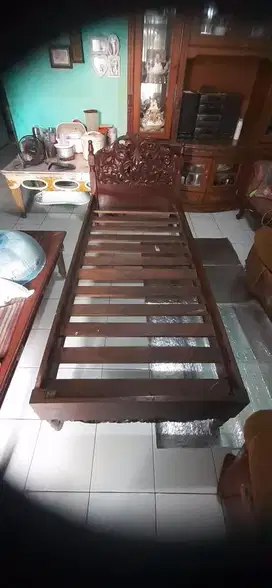 Jual tempat tidur single(no.3) kayu Jati Ukiran plus kasur