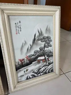 Hiasan dinding berbahan keramik