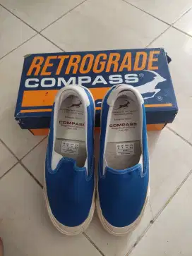 Compass Retrograde slip on blue size 43