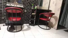 Bangku salon dan tempat keramas