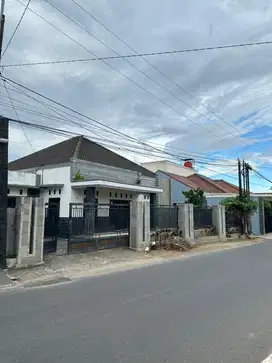 Disewakan rumah way halim 4 kamar parkiran luas