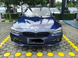 BMW 320i F30 LCI Sport Shadow Edition Warna Dark Blue