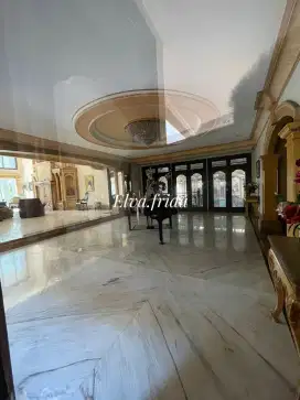Dijual Rumah Full Furnish di Graha Family Surabaya