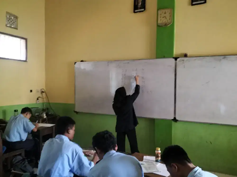 Tentor bahasa inggris/admin/etc Surabaya utara/pusat
