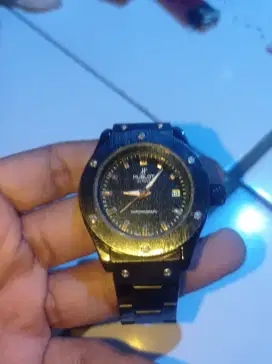 Jam tangan wanita merek HUBLOT