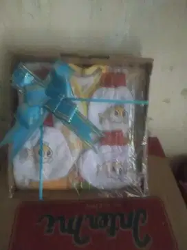 Kado bayi baru lahir