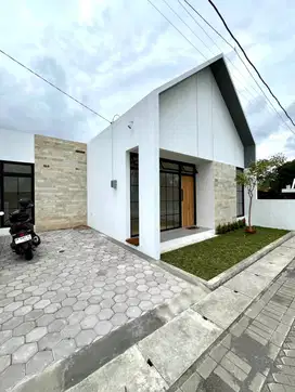 Rumah Baru Lingkungan Perumahan dekat Jalan Raya Tajem