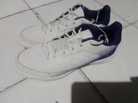 Sepatu futsal Decathlon Eskudo size 43 / 27.5 cm