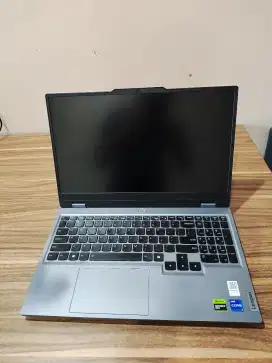 Laptop lenovo LOQ I5IRX9 i7