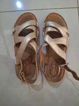 Sepatu Sandal Clarks