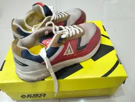 Jual sepatu Sneaker