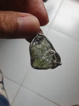 Liontin Batu Moldavite