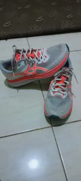 Sepatu asics magic speed 3