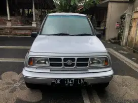 Dijual mobil Suzuki Escudo Th. 2000