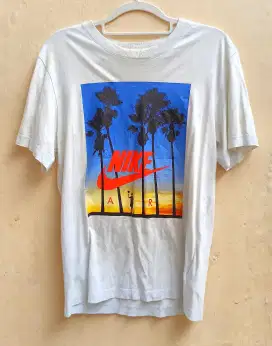 NIKE Tee Size S Fit to M

100% Original