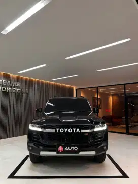 Toyota Land Cruiser LC300 GR 2023 Hitam B2925RFD LC 300 GR-S Km10rb