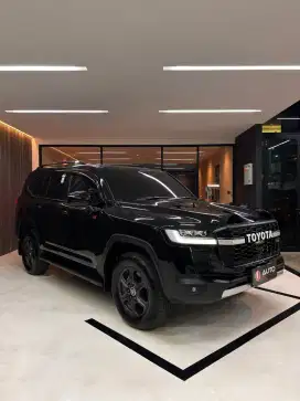 Toyota Land Cruiser LC300 GR 2023 Hitam B2925RFD LC 300 GR-S Km10rb