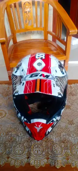 Helm motor cross
