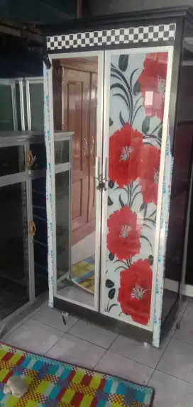 Lemari alumunium pintu 2