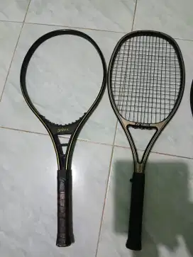 Raket tenis lapangan