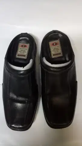 Sandal pria kulit