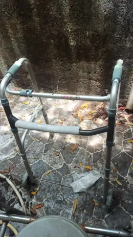 Dijual Kursi Roda ,krup,Kursi manula Buang Air