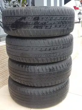 Ban bekas Bridgestone ukuran 265/60/R18