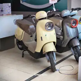 READYSTOK SEPEDA LISTRIK MODEL VESPA HARGA MURAH BISA NEGO SAMPAI DEAL
