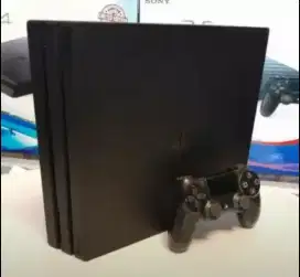 PS 4 PRO 1 TB 2 STIK