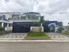Di Jual rumah mewah 2 lantai di grand wisata bekasi