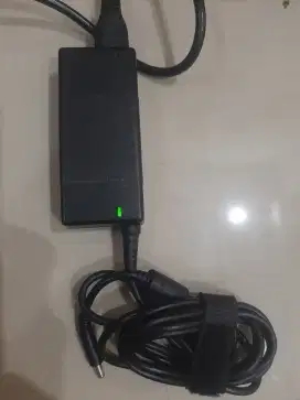 Adaptor Dell 65watt colokan kecil / minus fisik nya aja
