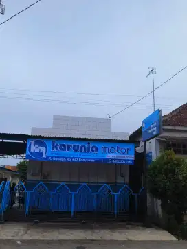 Mekanik motor berpengalaman