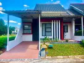 Di Jual / Sewa Rumah Cantik Mutiara Sentul.