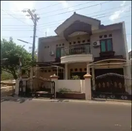 DIJUAL Rumah 2 Lantai Strategis!