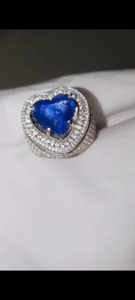 Vivid blue safir ceylon