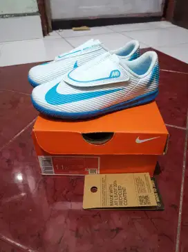 Sepatu Futsal Anak Nike Mercurial 16 club IC Jr Size 28 Original 100%